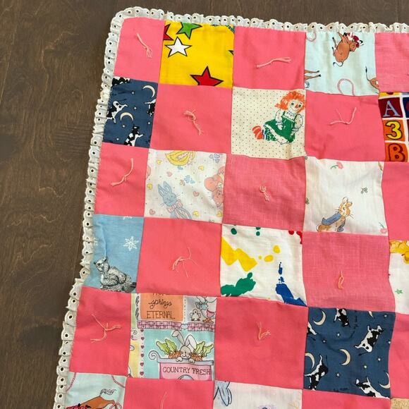 Vtg Homemade Patchwork Cotton Baby Quilt 28x21”‎ Scalloped Edge Eyelet Lace Trim - Picture 12 of 13